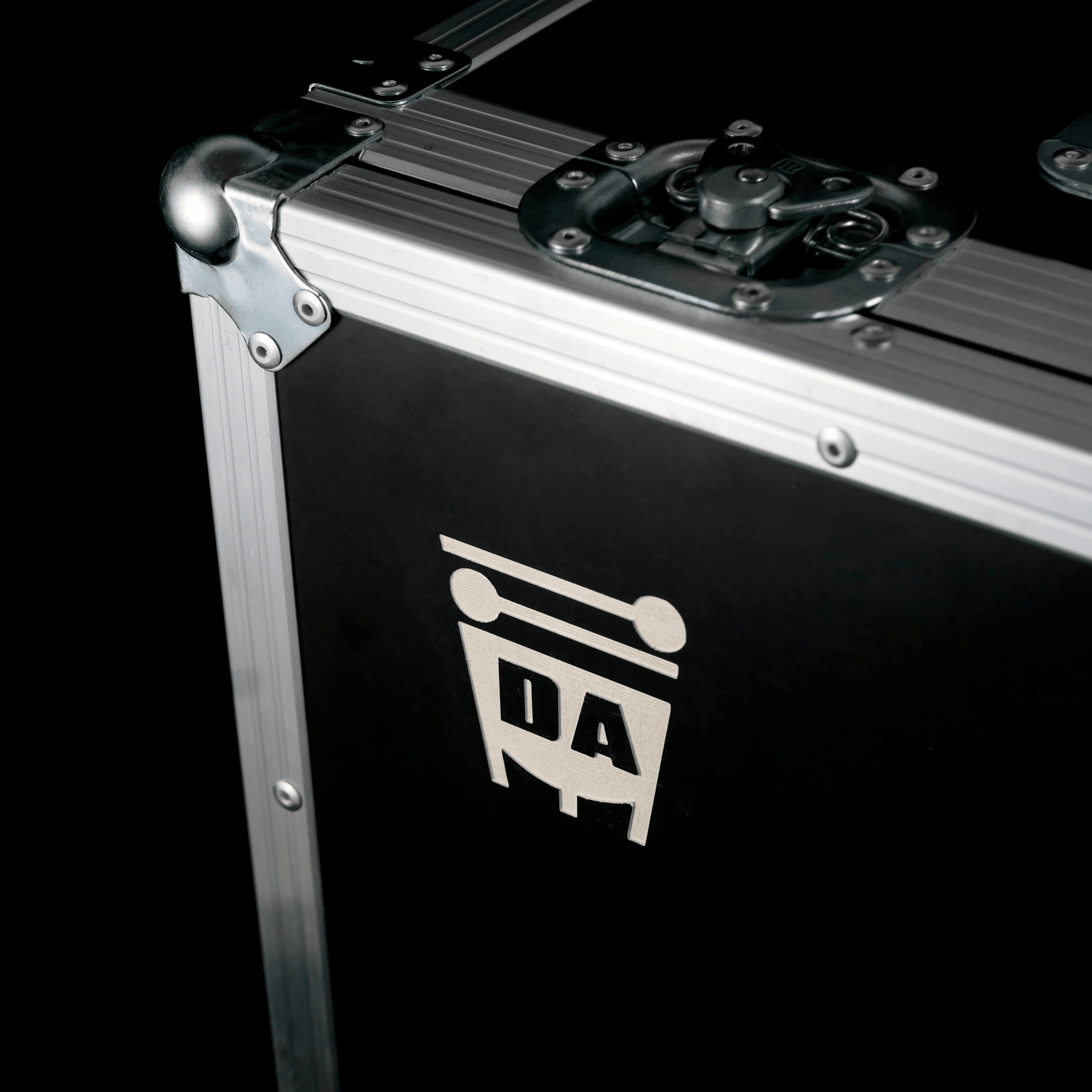 Dresdner Apparatebau Flightcase für kleine Trommel Flightcase mit Logo vom Dresdner Apparatebau